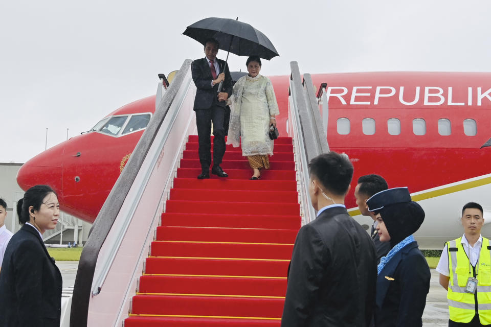 In this photo released by the Press and Media Bureau of the Indonesian Presidential Palace, Indonesian President Joko Widodo, left, and his wife Iriana disembark from their plane upon arrival at Chengdu Tianfu International Airport in Chengdu, China, Thursday, July 27, 2023. Indonesian President Joko Widodo arrived Thursday in China and planned to meet with Chinese leader Xi Jinping, a state news agency reported. (Laily Rachev/Indonesian Presidential Palace via AP)
