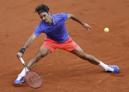 Roger Federer of Switzerland plays a shot to Alejandro Falla of Colombia during their men's singles match at the French Open tennis tournament at the Roland Garros stadium in Paris, France, May 24, 2015. REUTERS/Vincent Kessler