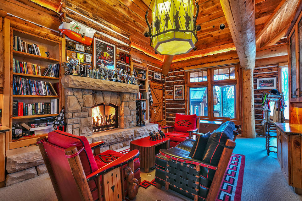 There are multiple stone fireplaces inside the home. (<a href="https://www.toptenrealestatedeals.com/weekly-ten-best-home-deals/home/mitt-romneys-utah-mountain-ski-home" rel="nofollow noopener" target="_blank" data-ylk="slk:Top Ten Real Estate Deals;elm:context_link;itc:0;sec:content-canvas" class="link ">Top Ten Real Estate Deals</a>)