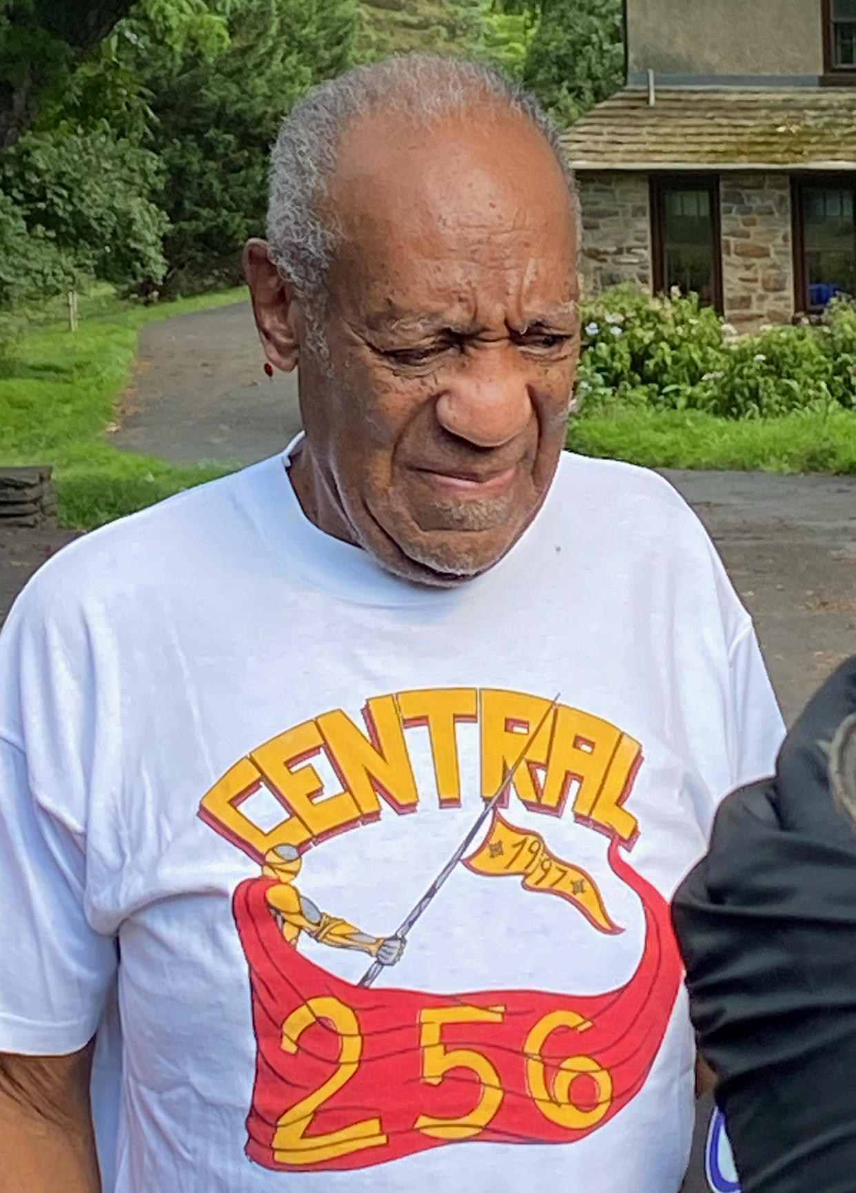 CHELTENHAM, PENNSYLVANIA - JUNE 30: Bill Cosby speaks to reporters outside of his home on June 30, 2021 in Cheltenham, Pennsylvania. Bill Cosby was released from prison after court overturns his sex assault conviction. (Photo by Michael Abbott/Getty Images)