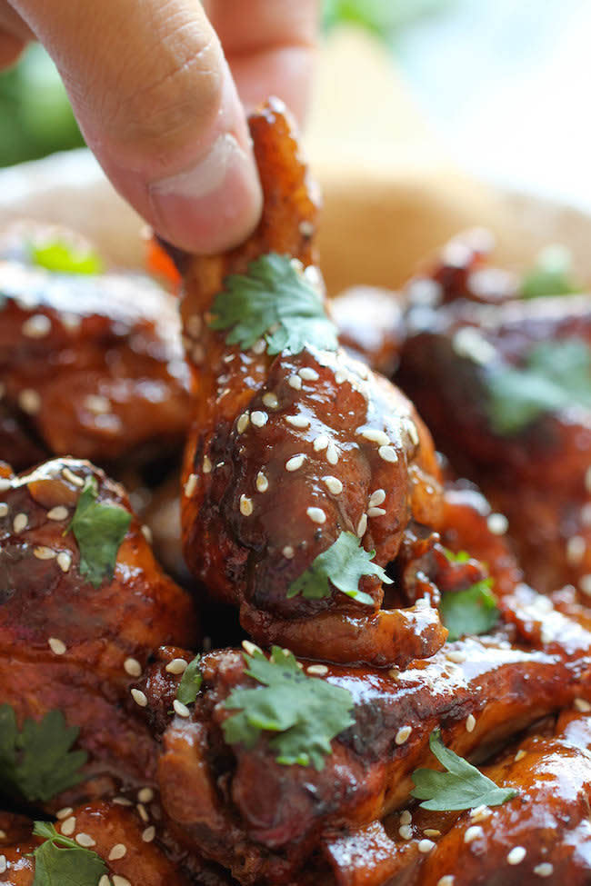 <strong>Get the <a href="http://damndelicious.net/2014/10/01/slow-cooker-sticky-chicken-wings/" target="_blank">Slow Cooker Sticky Chicken Wings recipe</a>&nbsp;from Damn Delicious</strong>