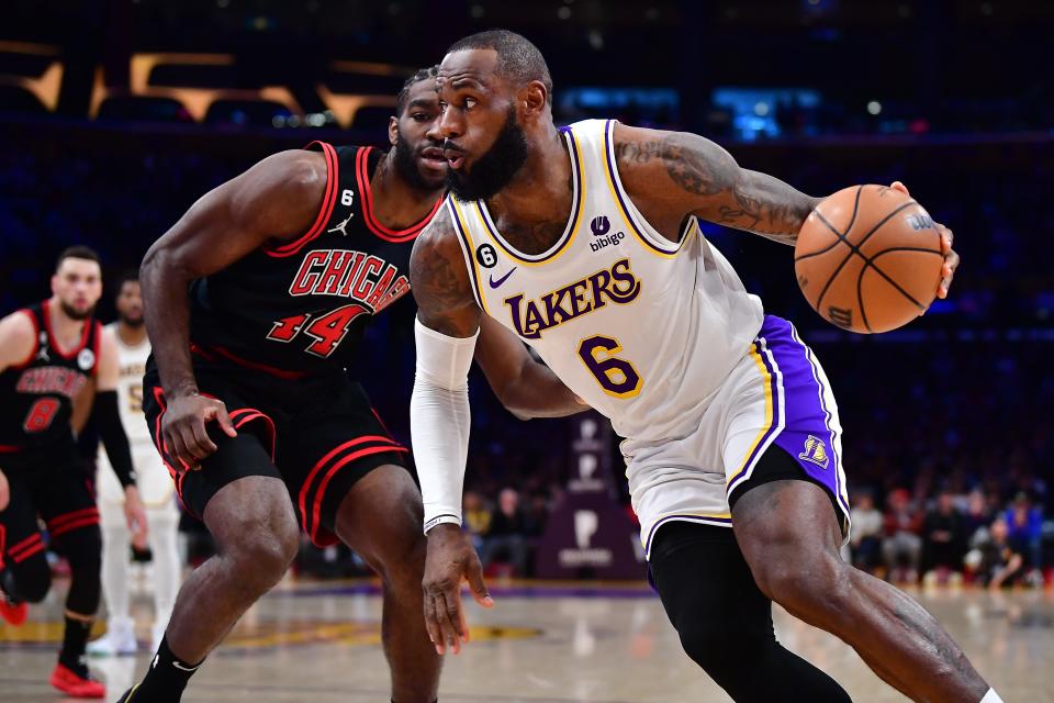 LeBron James scored a team-high 19 points in the Lakers' 118-108 loss to the Bulls.