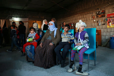 Displaced women and children from the minority Yazidi sect, who were kidnapped by Islamic State militants of Tal Afar but managed to escape, are seen at a house in Duhok province, northern Iraq, November 24, 2016. Picture taken November 24, 2016. REUTERS/Ari Jalal