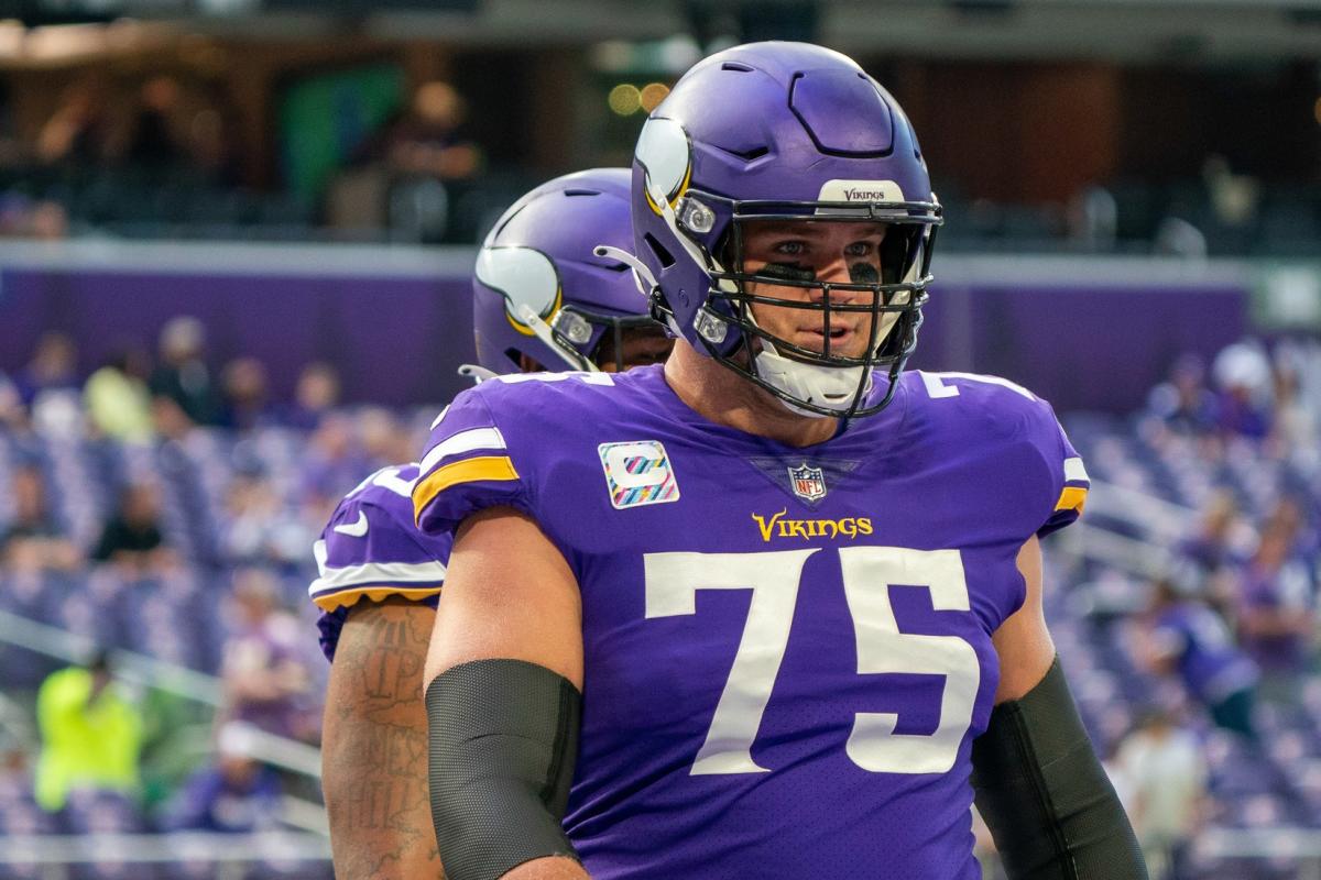 Vikings move up four spots in PFF's offensive line rankings