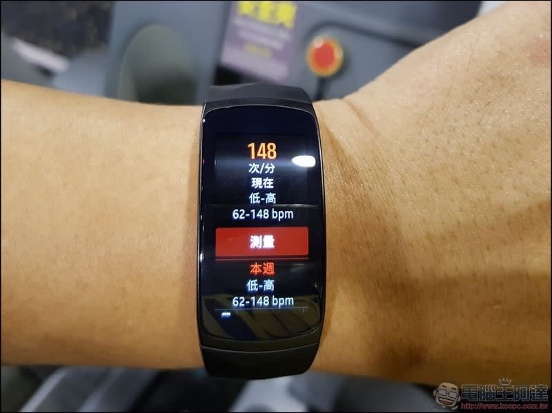 Samsung Gear Fit2 Pro 開箱 、評測 最時尚的 5ATM 運動手環