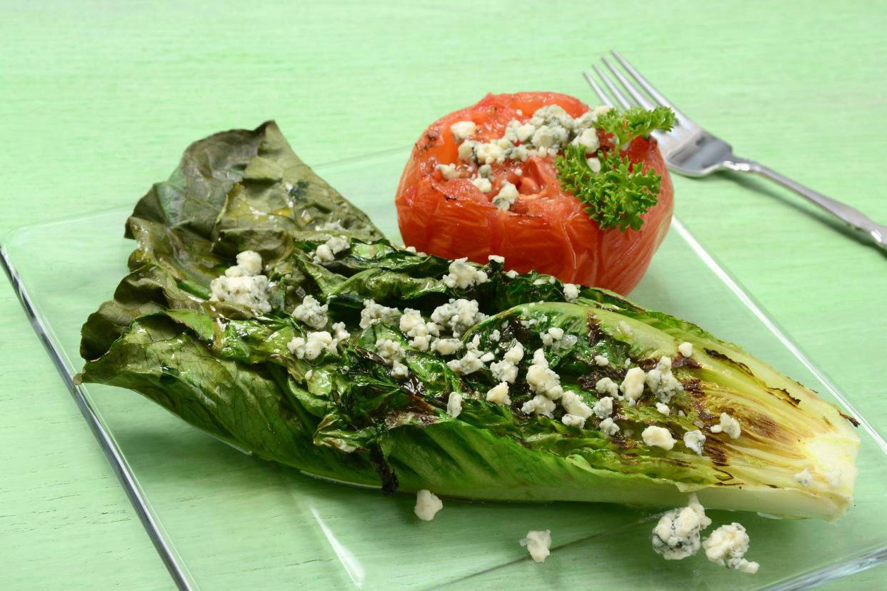 romaine salad with blue cheese