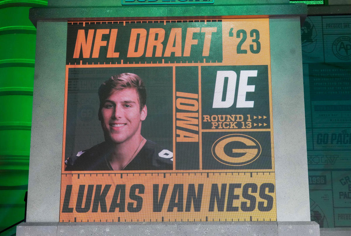 Instant Reax: LB Lukas Van Ness