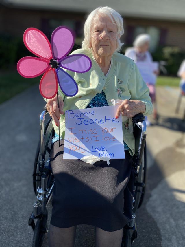 Retirement home throws emotional social distancing parade for