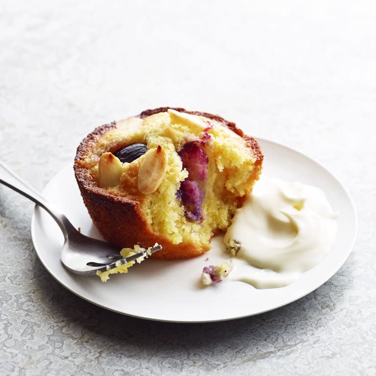 Mini Almond and Grape Cakes