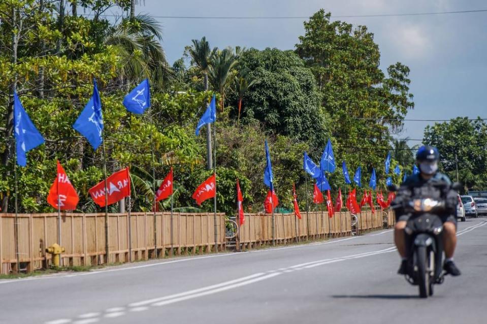 Barisan clearly does have an edge coming into the election especially as it had done an overly good job at destroying many people’s faith in the democratic process. — Picture by Shafwan Zaidon