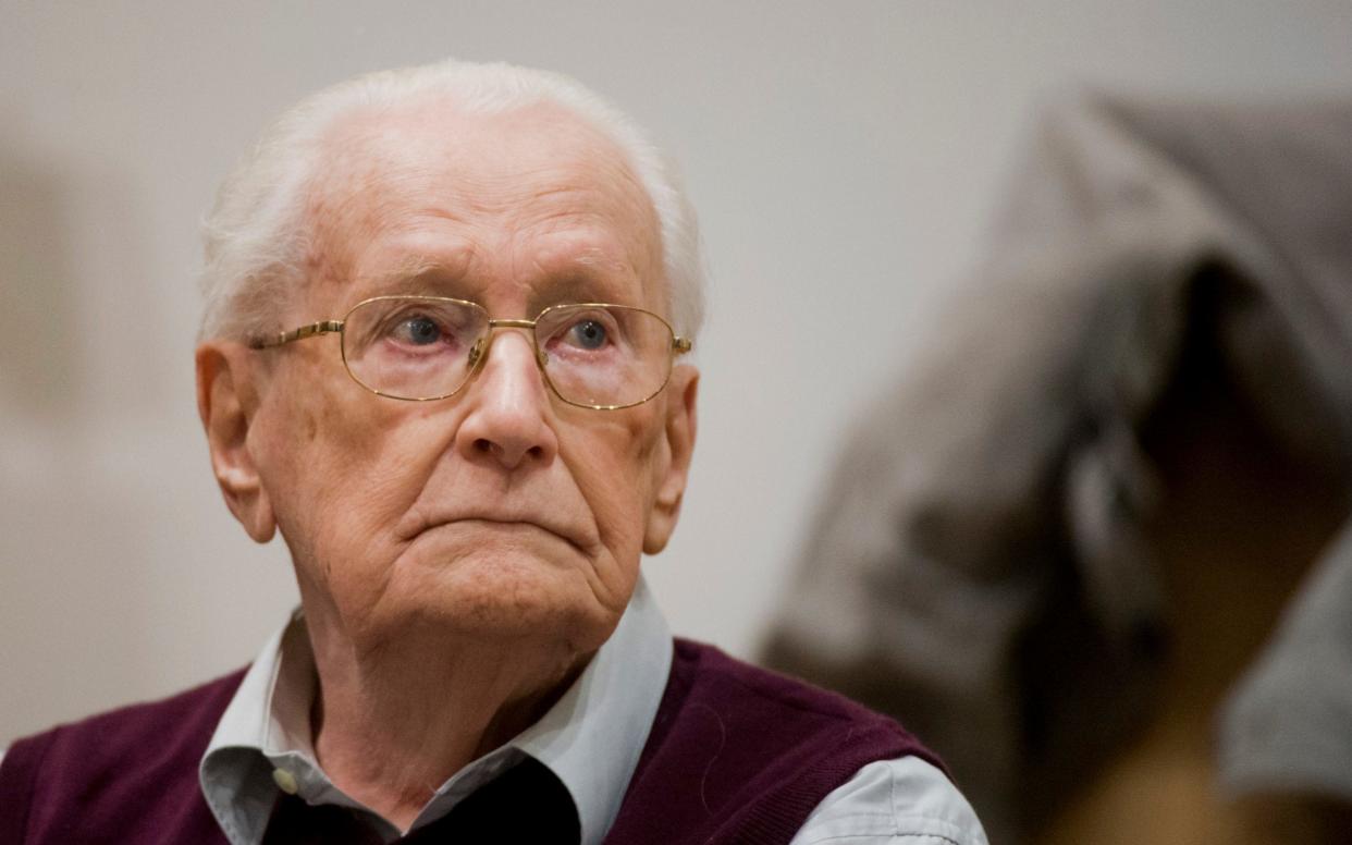 Former SS guard Oskar Groening waits for the start his trial in a courtroom in Lueneburg, northern Germany, April 2015 - dpa