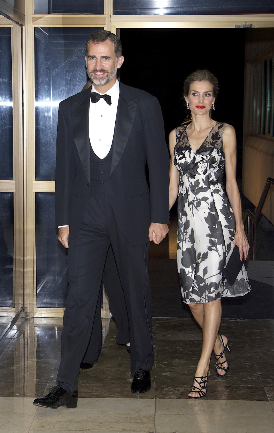 Para sus primeros Premios Mariano de Cavia tras la coronación del rey, la experiodista se decantó por este vestido floral de Carolina Herrera y sandalias de Magrit. (Foto: Fotonoticias / Getty Images)