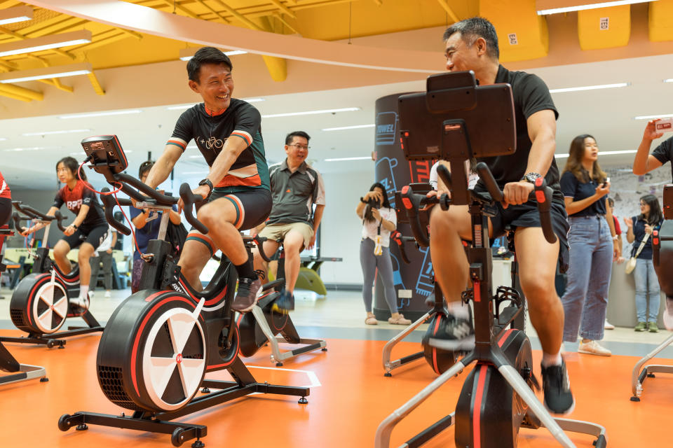 Senior Parliamentary Secretary Baey Yam Keng (left) was the guest-of-honour at the launch of the Cycle for Hope campiagn. (PHOTO: SCF)