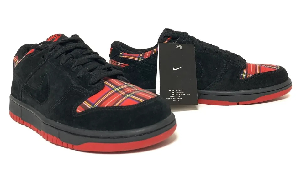 Nike Dunk Low Premium ‘Hot Red/Black/Varsity Red’ (pair). Credit: gustodaninja.com