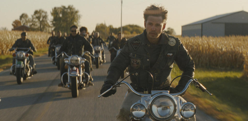 En esta imagen proporcionada por Focus Features, Austin Butler en una escena de "The Bikeriders". (Focus Features vía AP)