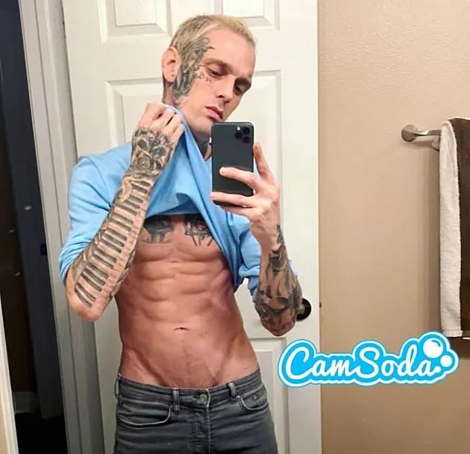 During his live show, Aaron filmed himself in the shower as well as his bedroom and was seen at one point playing guitar on his bed while naked. Photo: Instagram/Aaron Carter