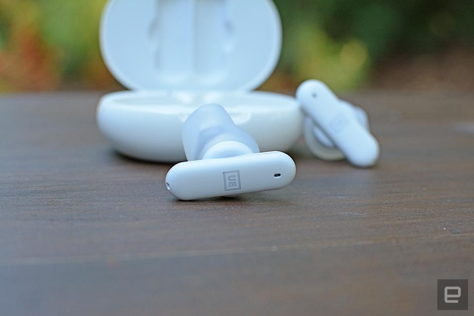 The main attraction on the UE Fits is its LED-powered molding process that customizes the buds to the shape of your ears. The feature set is limited and performance is very middle-of-the-road, though. But if you’re in search of the perfect fit, no one else offers what Ultimate Ears does here.