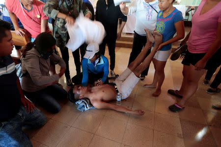 Demonstrators help an injured protester during a protest against Nicaraguan President Daniel Ortega's government in Managua, Nicaragua September 23, 2018. REUTERS/Oswaldo Rivas