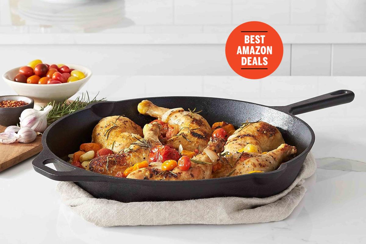 This 5-Star Rated Cast-Iron Lodge Skillet Is Just $20 Right Now