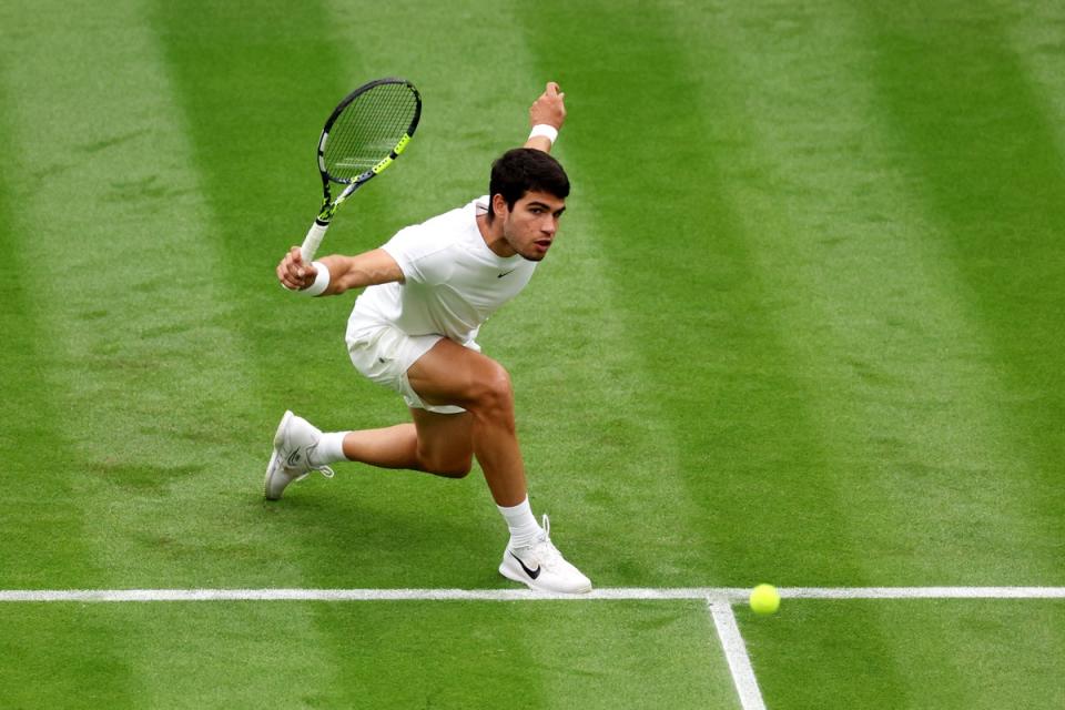 Carlos Alcaraz impresionó durante su victoria en dos sets contra Jeremy Chardy (Getty Images)