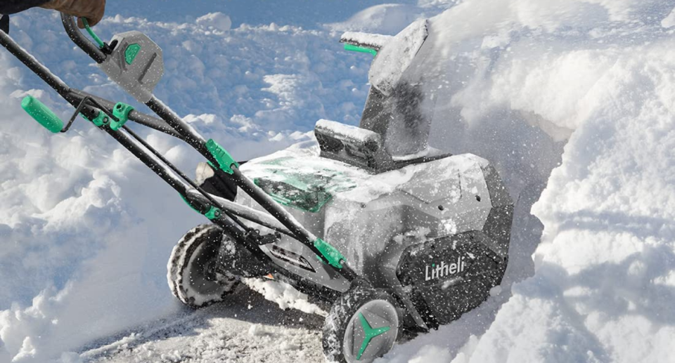 Save $164 on the Litheli Cordless Snow Blower. Image via Amazon.