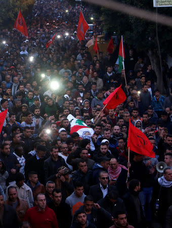 Mourners carry the body of Palestinian Mohammad Al-Salahe, 32, during his funeral in Al-Faraa refugee camp near the West Bank city of Nablus January 10, 2017. REUTERS/Abed Omar Qusini