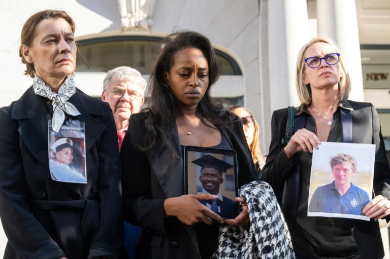 Catherine Berthet (L) and Naoise Ryan (R) join relatives of people killed in the Ethiopian Airlines Flight 302 Boeing 737 MAX crash at a press conference in Washington, DC, April 24, 2024 (SAUL LOEB)