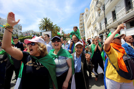 Demonstrators gesture and chant slogans during an anti-government protest in Algiers, Algeria May 17, 2019. REUTERS/Ramzi Boudina