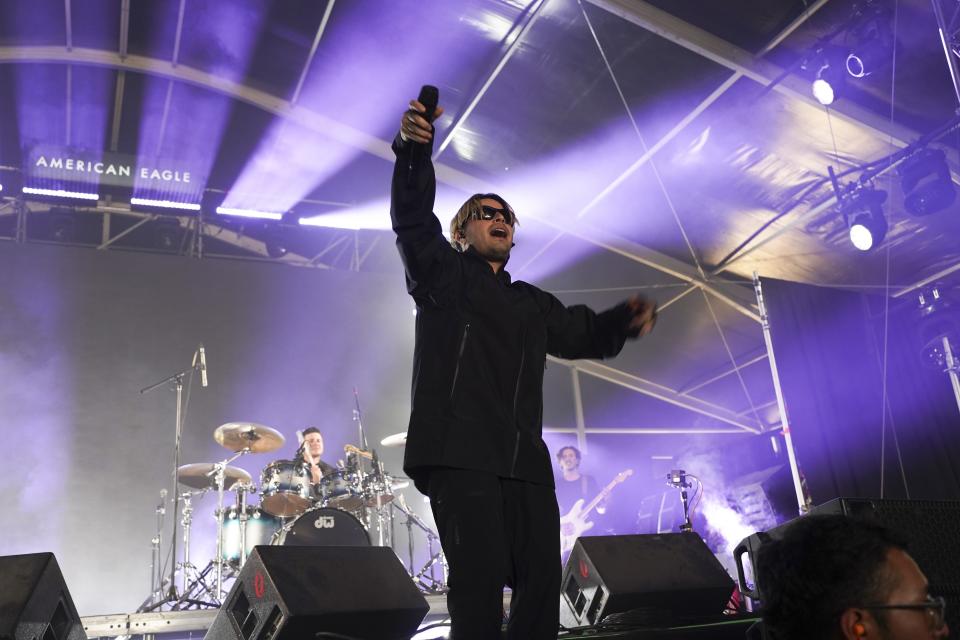 Felix Lara de la banda Lara Project durante su presentación en el festival AXE Ceremonia en el Parque Bicentenario en la Ciudad de México el domingo 24 de marzo de 2024. (Foto AP/ Marco Ugarte)