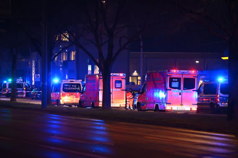 Varias ambulancias llegaron a la escena del ataque en una iglesia de Hamburgo