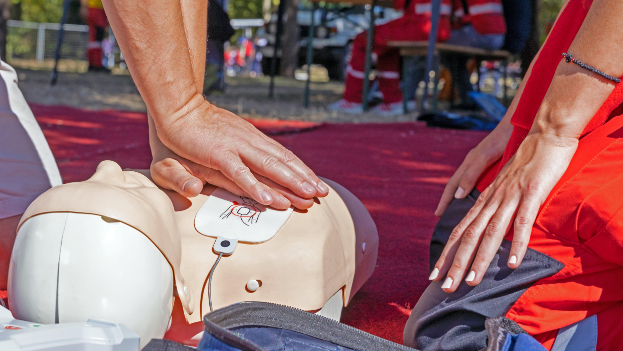 What is an AED? Here's why it can save lives. (Photo: Getty Images)