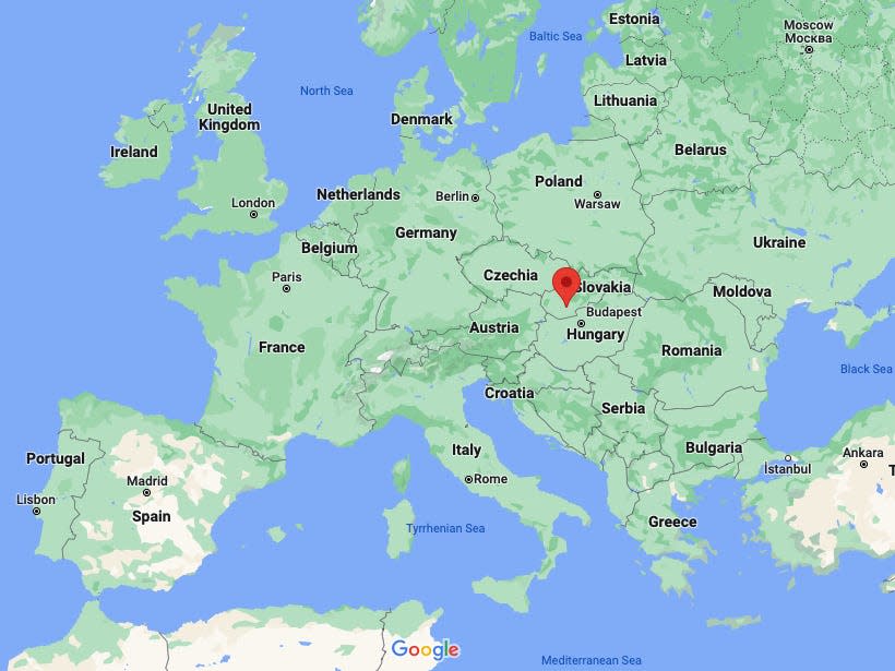 A map shows Europe. A marker shows the location of the Vráble-Ve`lke Lehemby site in Slovakia.