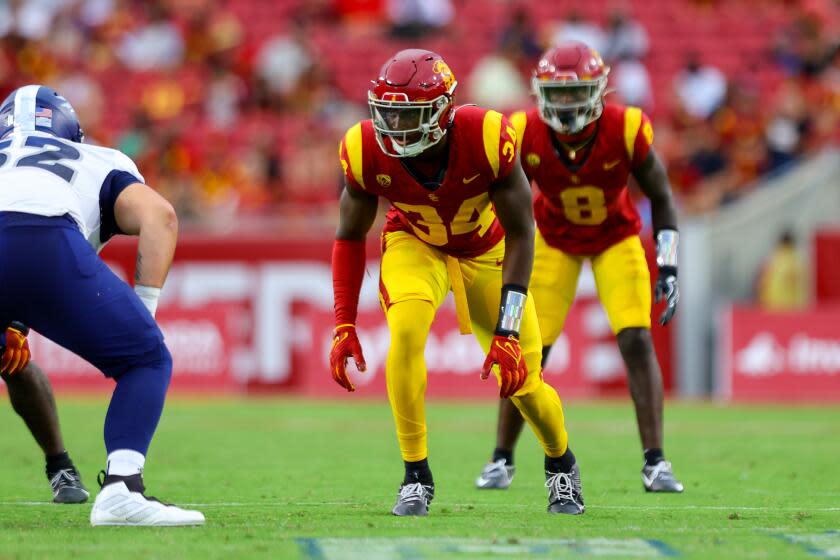 Los Ángeles, CA - 2 de septiembre: Ala defensiva de los Trojans de USC, Braylan Shelby.