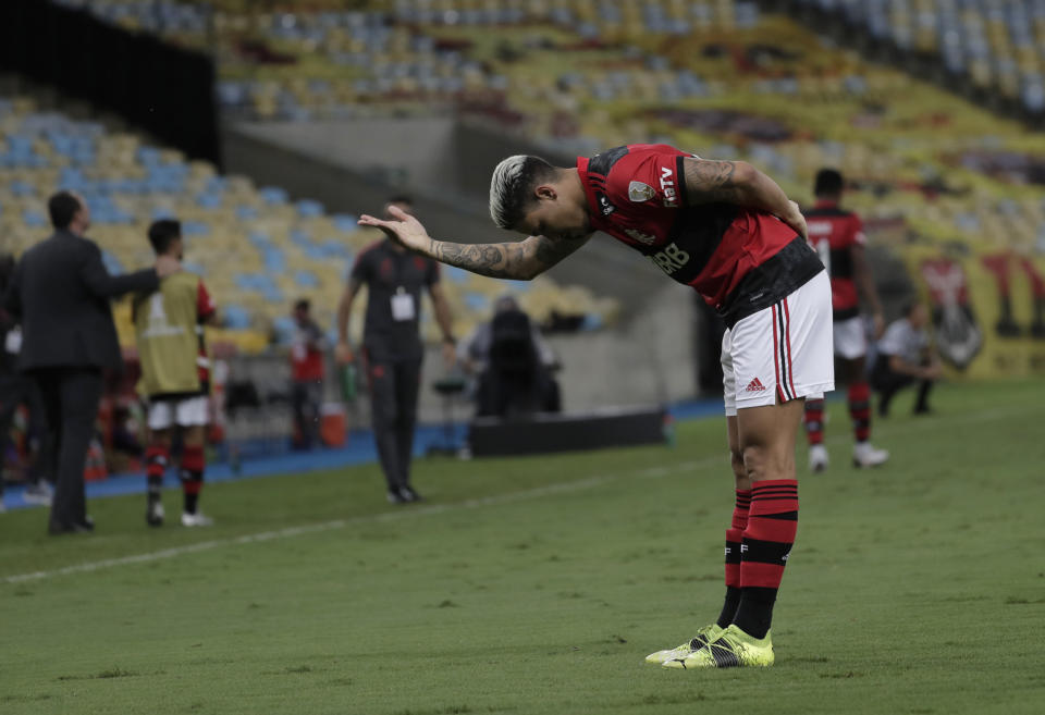 Pedro de Flamengo tras anotar el cuarto gol del equipo brasileño ante Unión La Calera de Chile por la Copa Libertadores, el martes 27 de abril de 2021, en Río de Janeiro. (Antonio Lacerda/Pool vía AP)