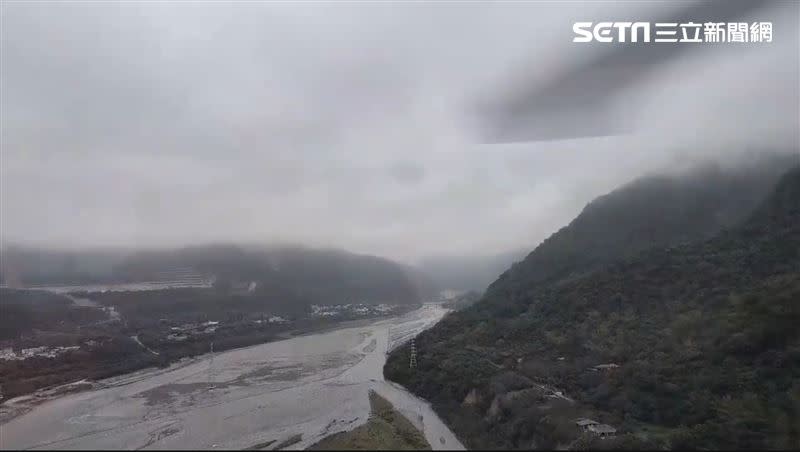 空勤總隊第一大隊第三隊花蓮駐地機組員寫了一封出勤心得：「天佑台灣」。（圖／翻攝畫面）