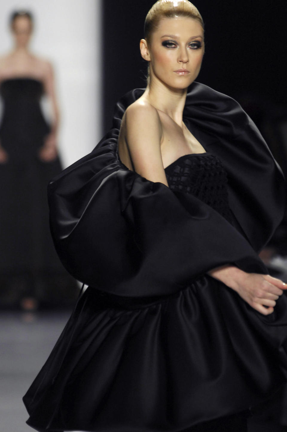 Anastassia Khozzisova wearing Chado Ralph Rucci Ready-To-Wear Fall 2007 (Photo by Biasion Studio/WireImage)