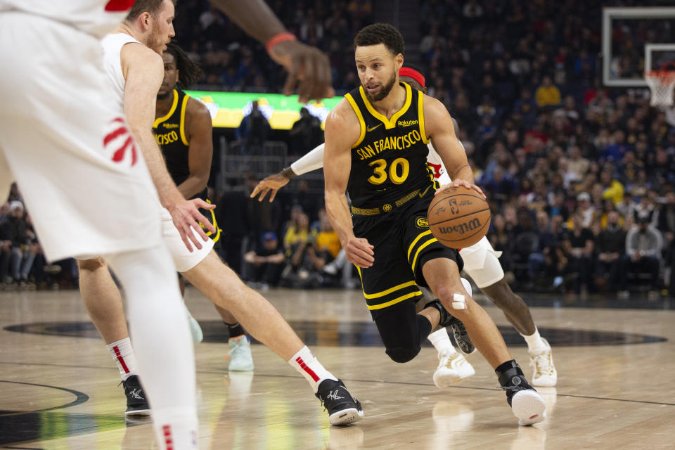 Golden State Warriors guard Stephen Curry (30) drives to the basket against the Toronto Raptors during the first quarter of an NBA basketball game, Sunday, Jan. 7, 2024, in San Francisco. (AP Photo/D. Ross Cameron)