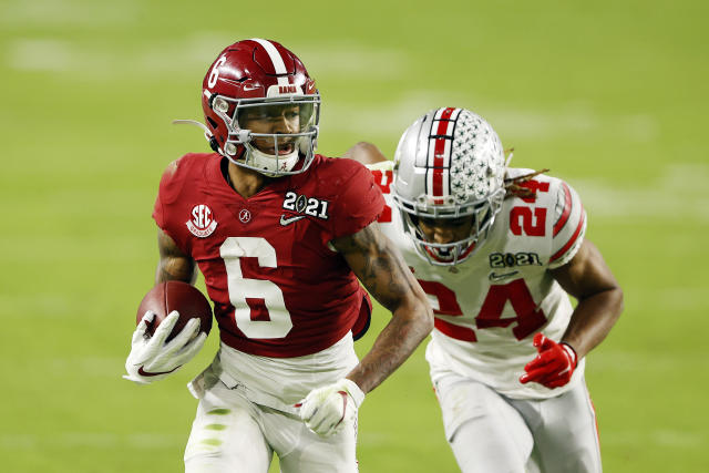 Alabama football: DeVonta Smith sets records, injures finger