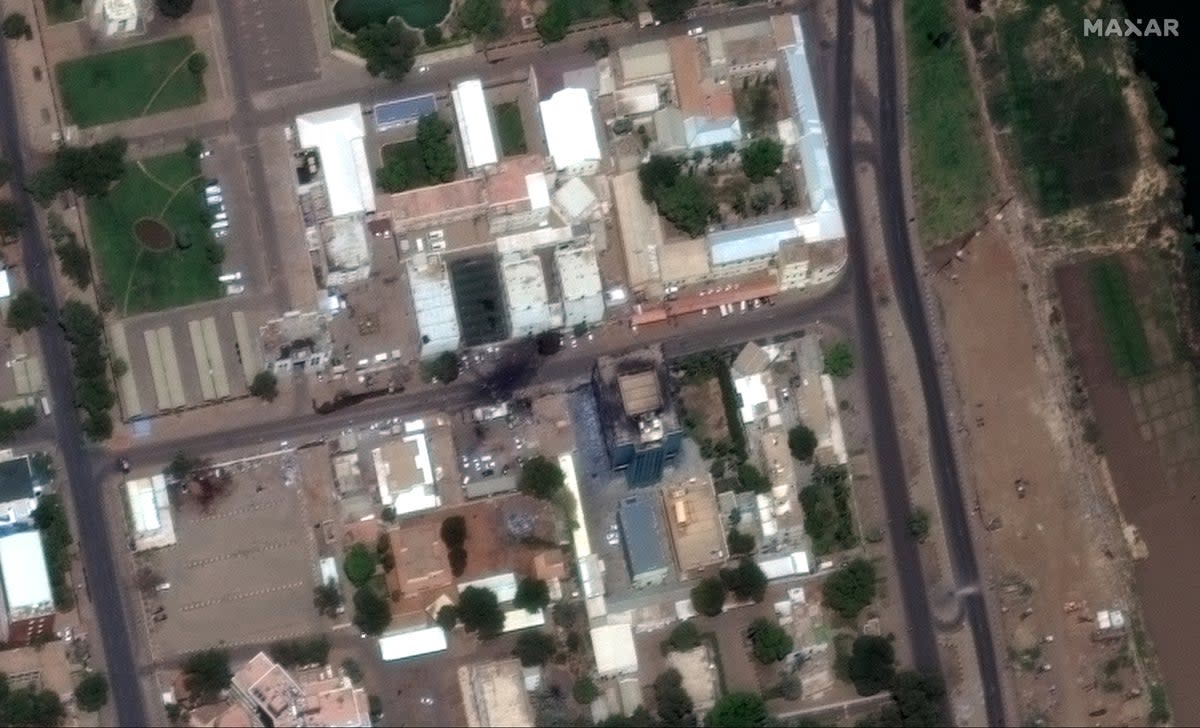 Damaged and burned ministry of energy and mining building in Khartoum, Sudan on 16 April 2023 (Satellite image ©2023 Maxar Technologies)