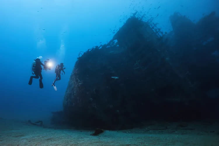《沈睡的水下巨人》帶領觀眾潛入水下35到52米，認識台灣美麗沈船與海底現況。公視提供