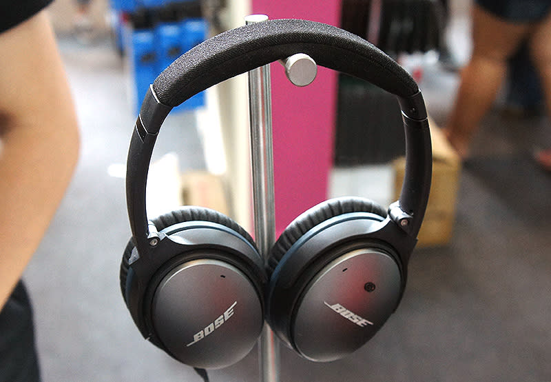 Bose is famous for its active noise-canceling headphones and the new QC25 headphones claims to be able to dramatically ambient noise, making them a real lifesaver on long haul flights. They are available at Comex for $499 (U.P.: $529).