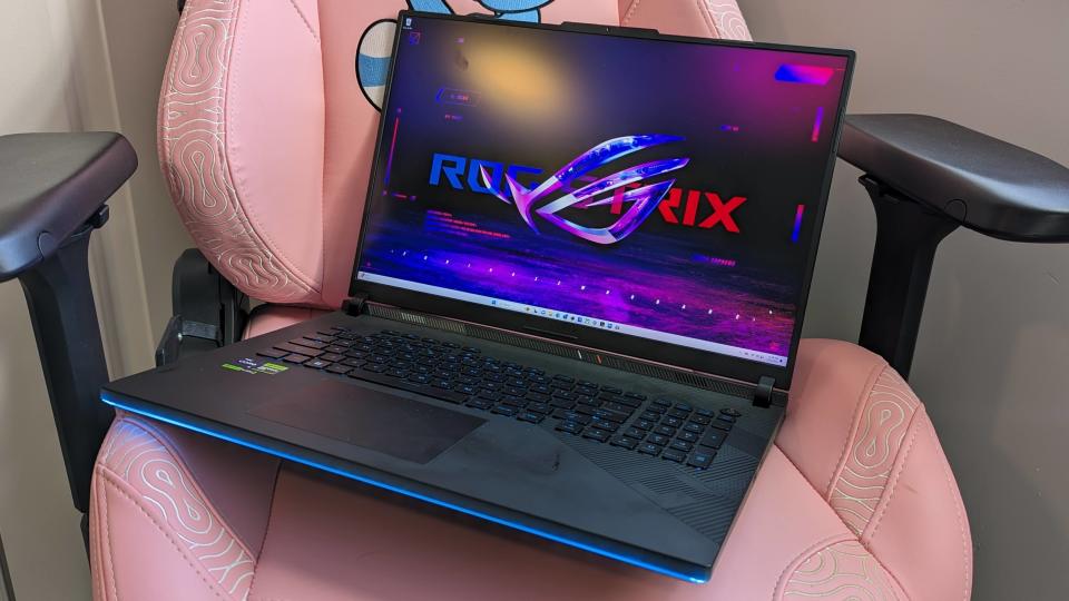 Asus ROG Strix Scar 18 2024