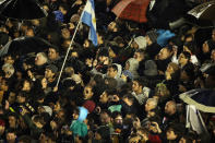 �nVATICAN CITY, VATICAN - MARCH 13: People react in St Peter's Square as white smoke emits from the chimney on the Sistine Chapel as a new Pope is elected on March 13, 2013 in Vatican City, Vatican. Pope Benedict XVI's successor - the 266th Pontiff - has been selected by the College of Cardinals in Conclave in the Sistine Chapel. (Photo by Joe Raedle/Getty Images)