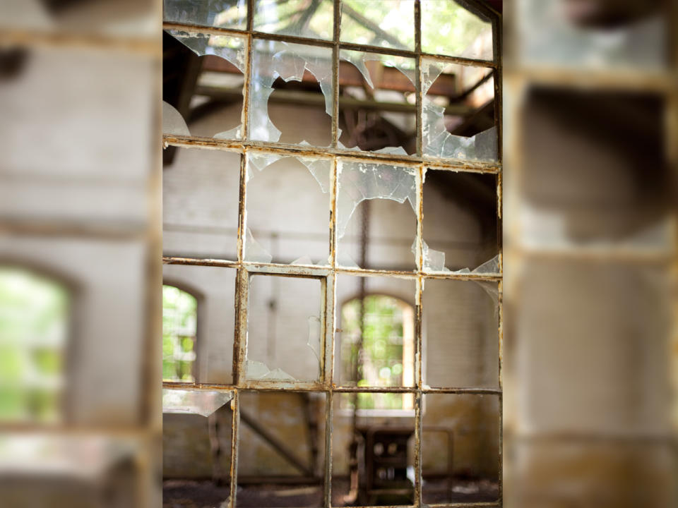 Perfektes Szenario für einen Horrorfilm: In den Beelitz-Heilstätten vor den Toren Potsdams bekommen selbst Hartgesottene Gänsehaut. Der riesige Krankenhaus-Komplex, der einst zur Behandlung von Tuberkulose-Patienten diente, wurde gänzlich dem Verfall überlassen. (Bild-Copyright: Margarethe Wichert/ASSOCIATED PRESS)