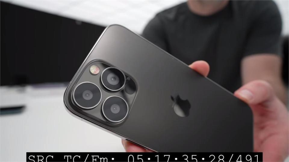 最新洩漏！iPhone 13 Pro Max機身搶先露面 外國網紅直呼：此生看過最美的顏色