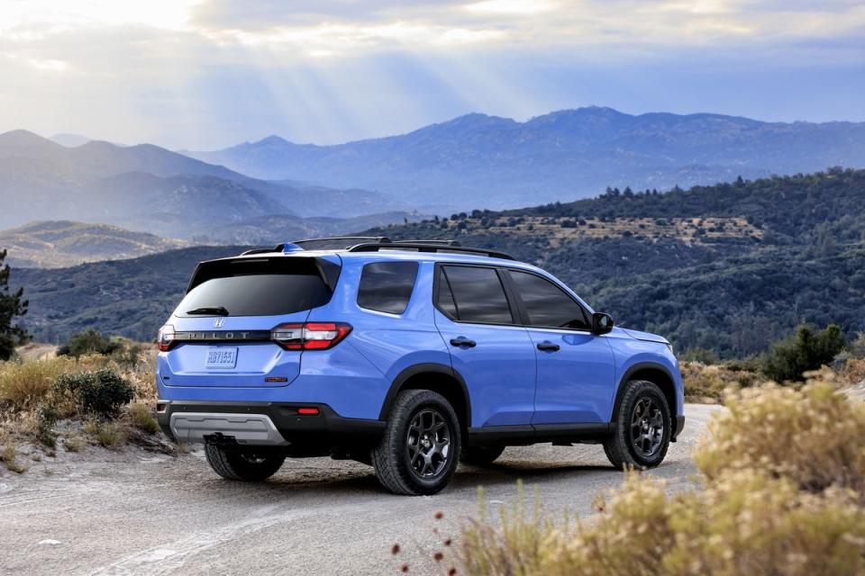 2023 honda pilot trailsport rear