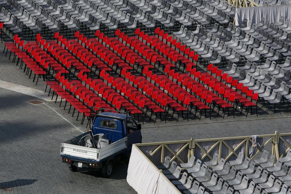 Im Vatikan wird das aus Italien stammende Fahrzeug ebenfalls gern genutzt. Zum Beispiel, um vor einem Event Stühle zum Petersplatz zu transportieren.