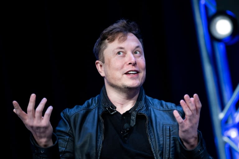Elon Musk's deal to buy Twitter includes a clause barring him from disparaging the tech firm or its workers in tweets. (AFP/Brendan Smialowski)