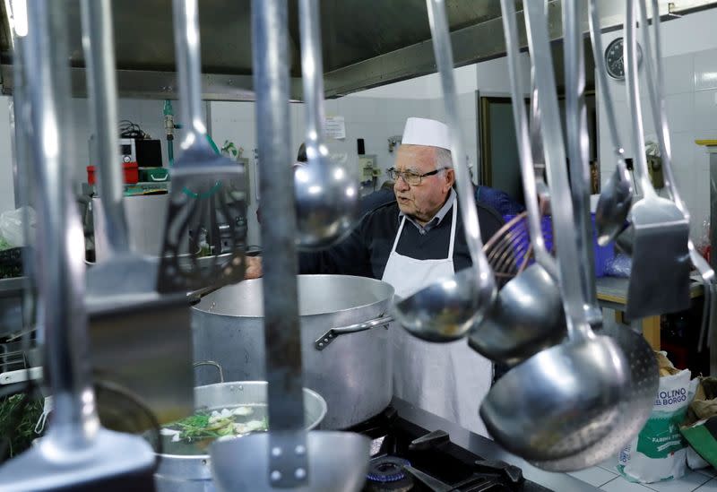 Dino Impagliazzo prepara sopa, Roma