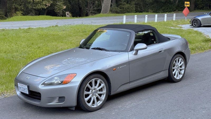 Photo: <a class="link " href="https://sfbay.craigslist.org/sfc/cto/d/san-francisco-honda-s2000-immaculately/7727966780.html" rel="nofollow noopener" target="_blank" data-ylk="slk:Craigslist;elm:context_link;itc:0;sec:content-canvas">Craigslist</a>